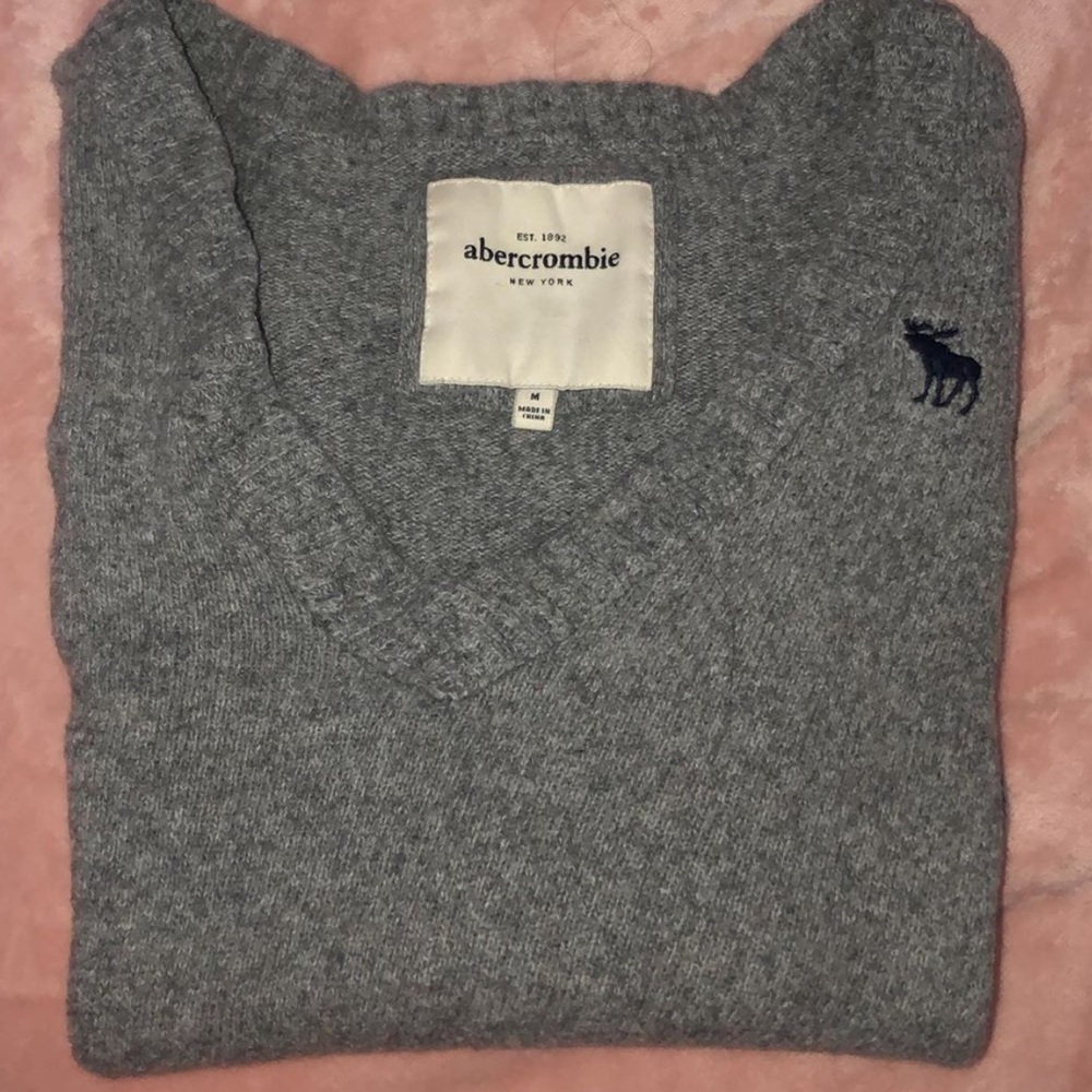 grey abercrombie sweater long sleeve